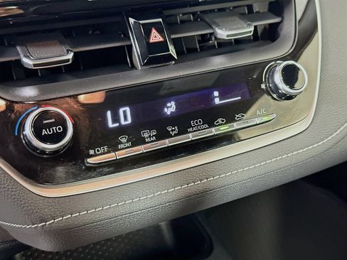 Used 2022 Toyota Corolla SE FWD image 16