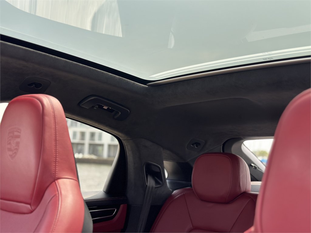 Used 2022 Porsche Cayenne GTS AWD/4WD image 34