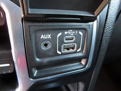 Used 2023 Jeep Wrangler Sahara image 9