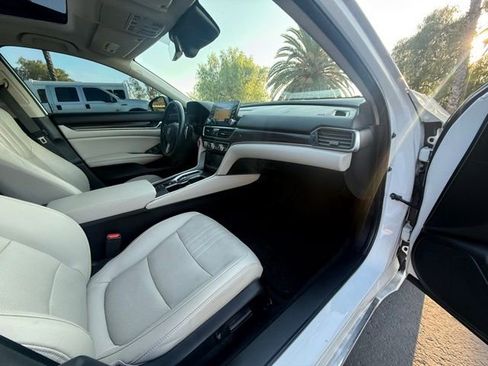 Used 2019 Honda Accord Touring image 10