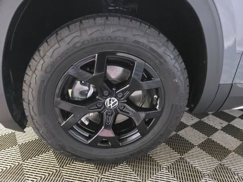 Used 2024 Volkswagen Atlas Peak Edition SE image 10