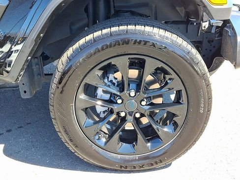 Certified 2025 Jeep Wrangler Unlimited Sahara w/ Safety Group image 8