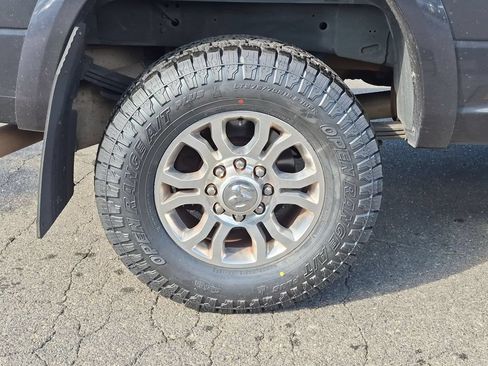 Used 2017 RAM 3500 Laramie AWD/4WD image 9