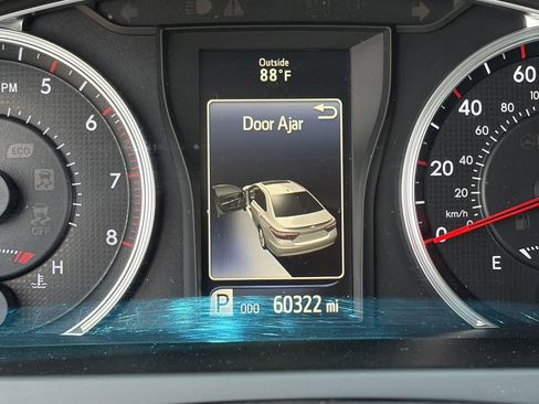 Used 2016 Toyota Camry SE w/ Protection Package (Q2) FWD image 30