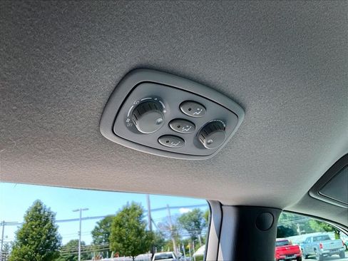 Used 2005 Toyota Sienna LE w/ LE Pkg 1 FWD image 28