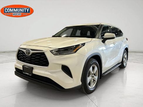 Used 2021 Toyota Highlander L AWD/4WD image 1