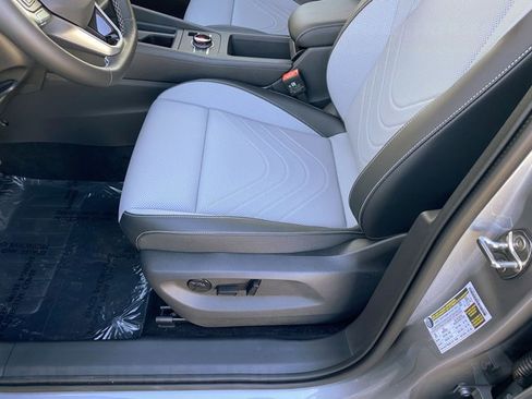 New 2026 Volkswagen Tiguan SE FWD image 8