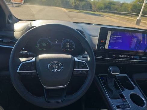 Certified 2025 Toyota Sienna XSE image 17