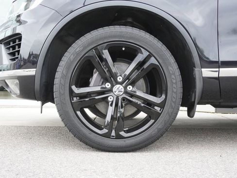 Used 2017 Volkswagen Touareg Wolfsburg Edition AWD/4WD image 32