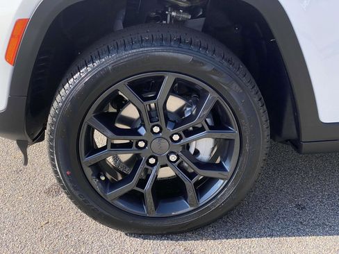 New 2025 Jeep Grand Cherokee Limited image 15