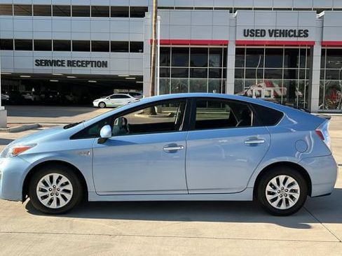 Used 2013 Toyota Prius Prime Advanced FWD image 3