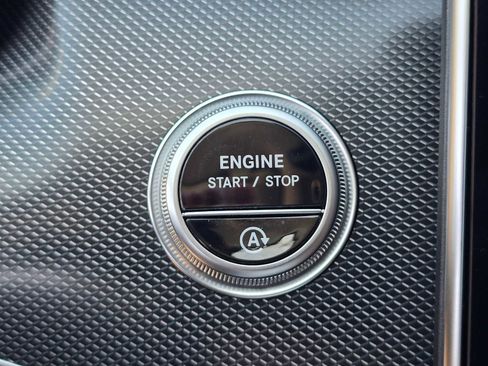 Used 2025 Mercedes-Benz C 300 Sedan image 33