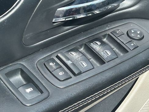 Used 2019 Dodge Grand Caravan SXT FWD image 25