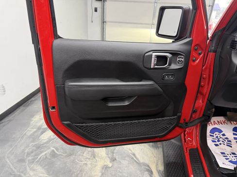 Used 2022 Jeep Wrangler Unlimited Sahara AWD/4WD image 9