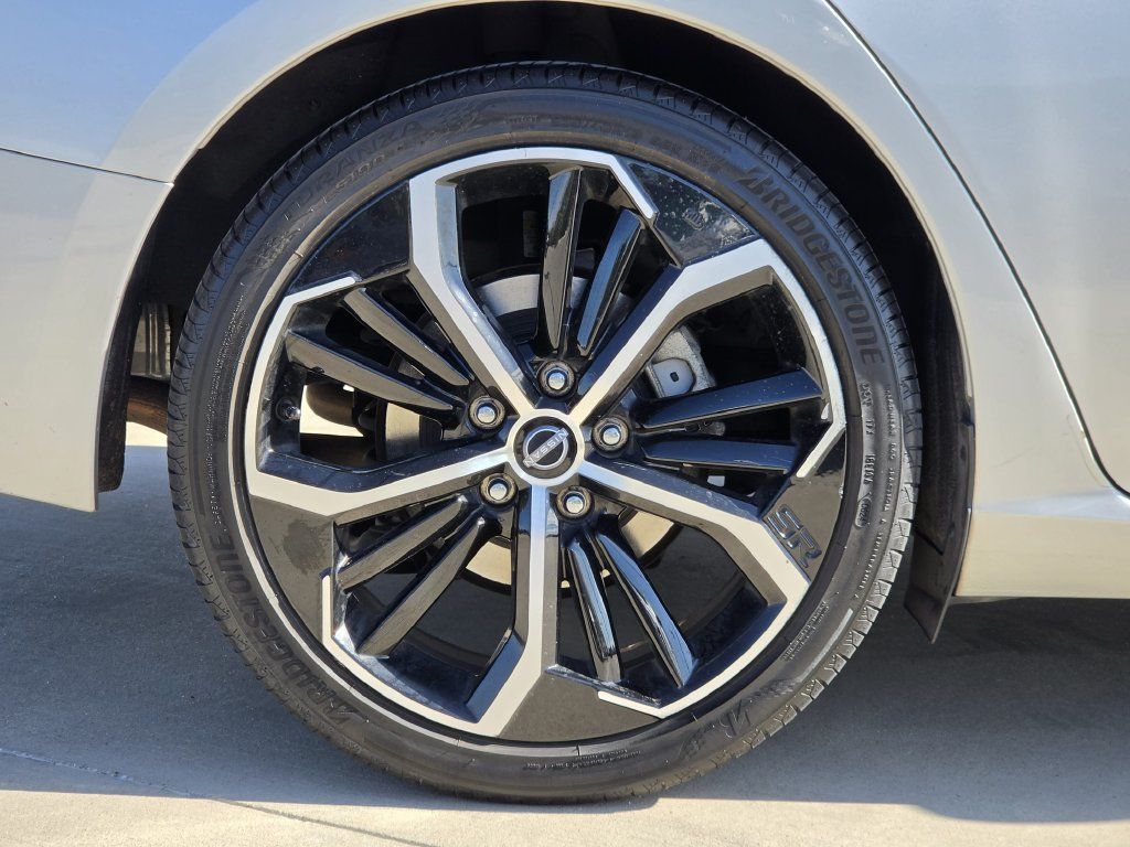 Used 2024 Nissan Altima 2.5 SR FWD image 8