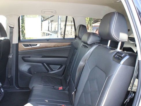 Used 2025 Volkswagen Atlas SE AWD/4WD image 44
