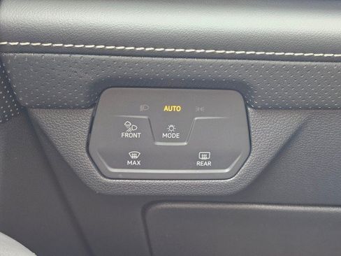Used 2025 Volkswagen Atlas SE AWD/4WD image 38