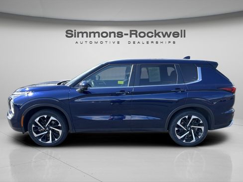 Used 2024 Mitsubishi Outlander SE AWD/4WD image 2
