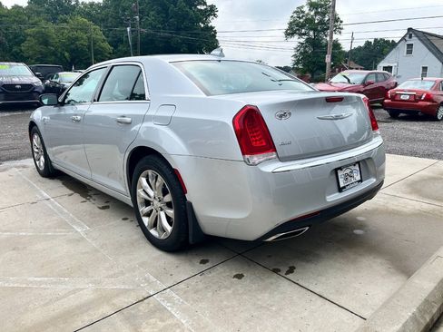 Used 2020 Chrysler 300 Touring L w/ Value Package AWD/4WD image 6