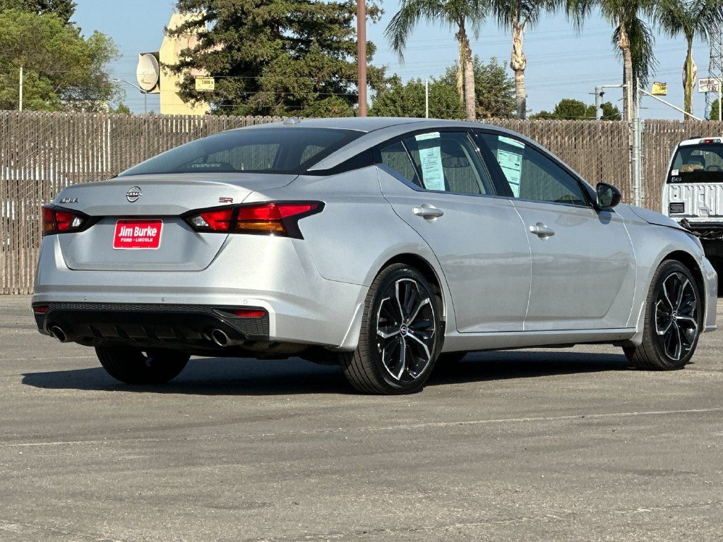 Used 2025 Nissan Altima 2.5 SR FWD image 3