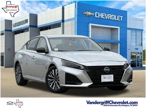 Used 2024 Nissan Altima 2.5 SV image 1