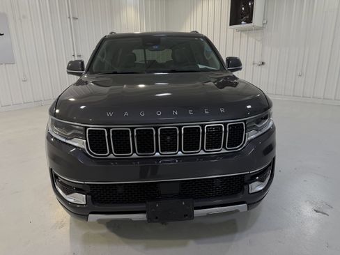 Used 2022 Jeep Wagoneer Series III w/ Premium Group I AWD/4WD image 5