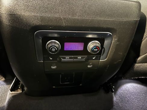 Used 2023 Chevrolet Suburban Premier AWD/4WD image 41