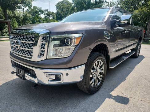 Used 2016 Nissan Titan SL RWD image 3