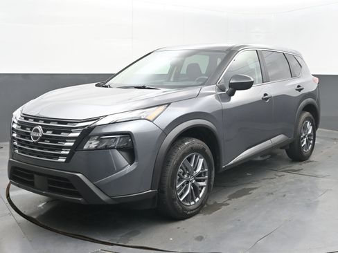 Certified 2025 Nissan Rogue S image 3