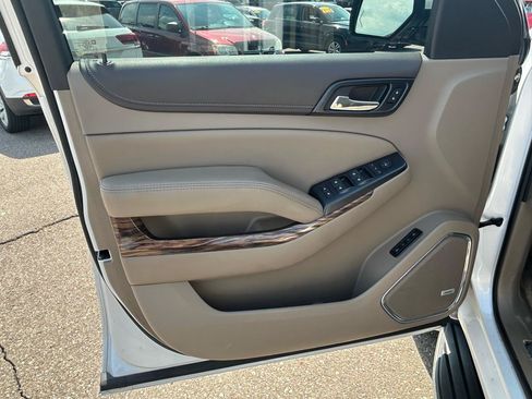 Used 2017 GMC Yukon XL SLT w/ Premium Edition AWD/4WD image 15