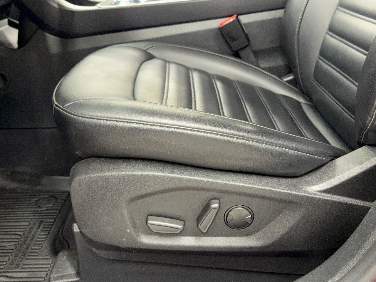 Used 2024 Ford Edge SEL w/ Convenience Package AWD/4WD image 16