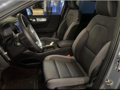 Used 2023 Volvo C40 Recharge Core w/ Climate Package AWD/4WD image 3
