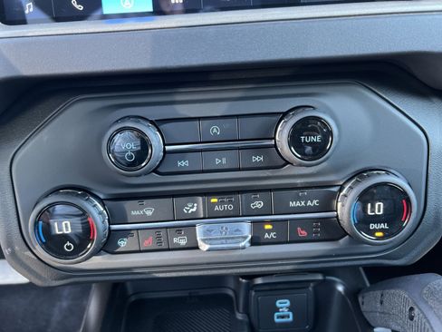 New 2025 Ford Bronco Outer Banks w/ Sasquatch Package AWD/4WD image 29