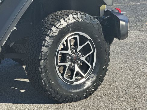 Used 2025 Jeep Wrangler Unlimited Rubicon image 11