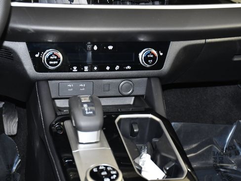 New 2026 Mitsubishi Outlander SE AWD/4WD image 13