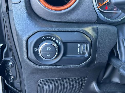 Used 2023 Jeep Gladiator Mojave w/ Cold Weather Group image 29