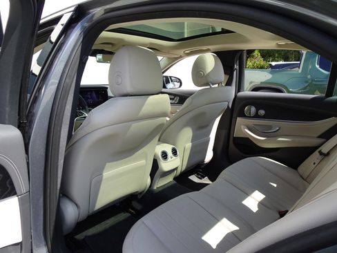 Used 2022 Mercedes-Benz E 350 Sedan image 13