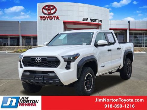 Used 2024 Toyota Tacoma TRD Off-Road image 3