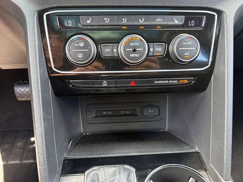 Certified 2023 Volkswagen Atlas Cross Sport SE w/ Panoramic Sunroof Package AWD/4WD image 17