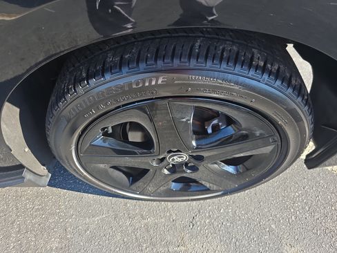 Used 2022 Toyota Prius FWD image 32