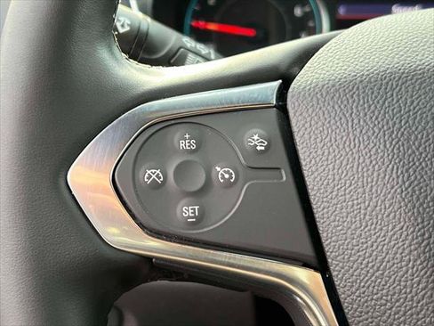 Used 2023 Chevrolet Traverse LT w/ Rear Camera Mirror Package image 21