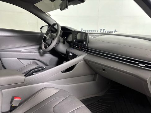 Used 2025 Hyundai Elantra Sport FWD image 31
