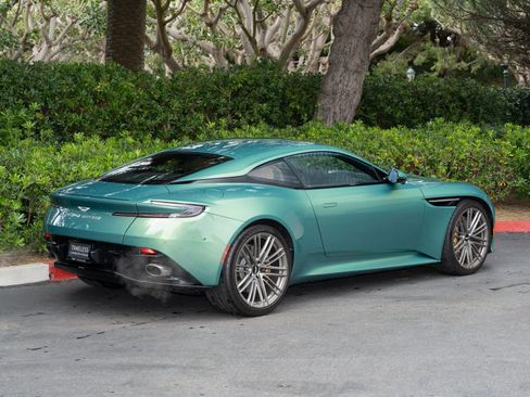Used 2024 Aston Martin DB12 Coupe RWD image 3