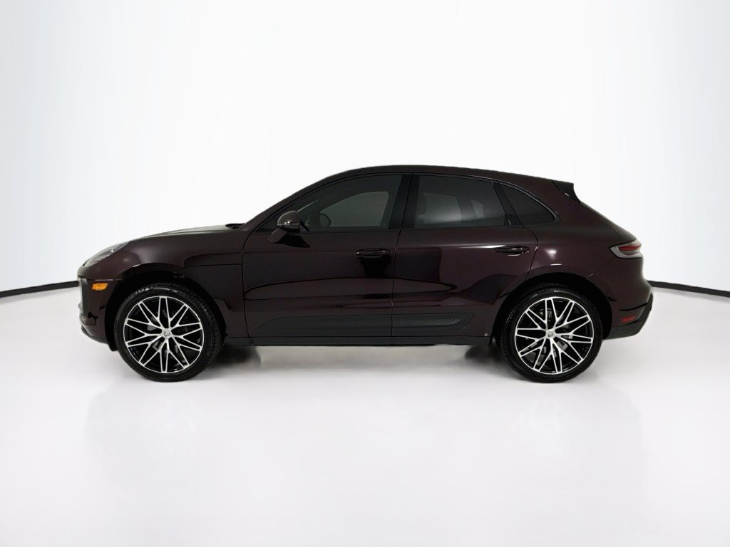 Certified 2025 Porsche Macan AWD/4WD image 2