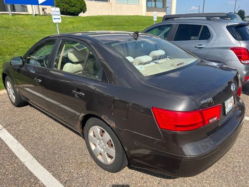 Used 2010 Hyundai Sonata GLS FWD image 2
