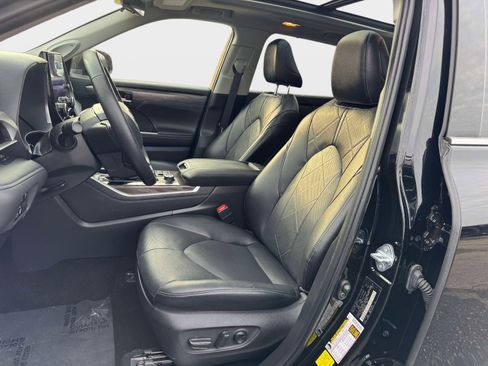 Used 2024 Toyota Highlander Platinum image 15
