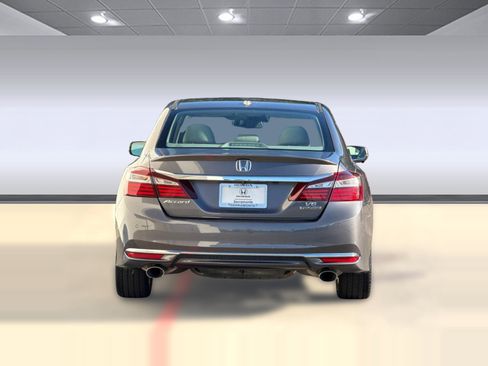 Certified 2017 Honda Accord Touring image 9