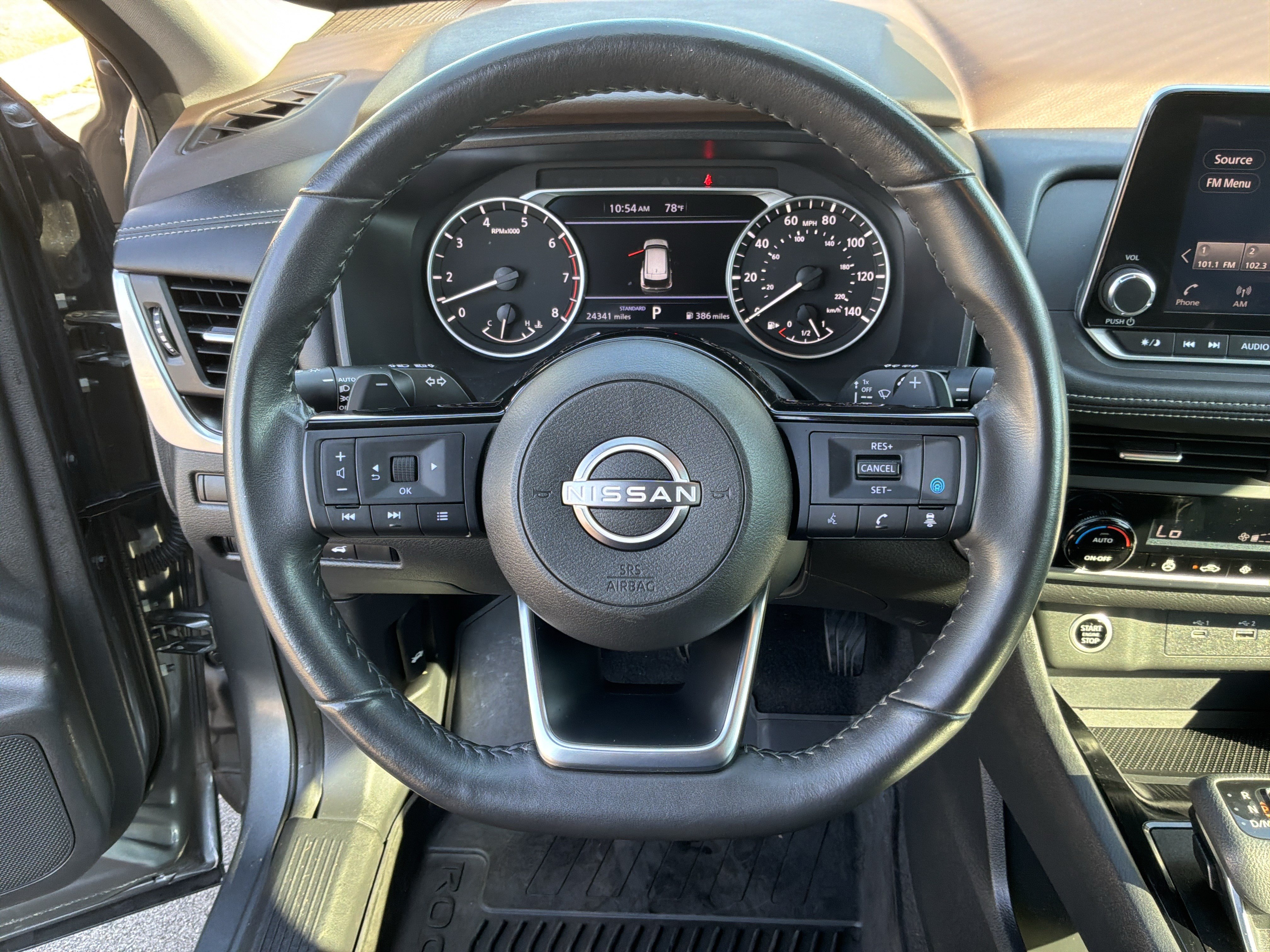 Used 2023 Nissan Rogue SV w/ SV Premium B Package FWD image 18
