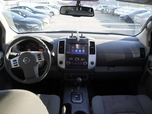 Certified 2020 Nissan Frontier SV w/ Midnight Edition Floor Mats image 20