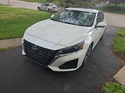 Certified 2023 Nissan Altima 2.5 SV w/ SV Premium Package FWD image 2